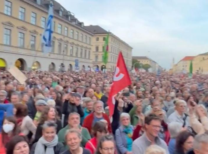 Demokratija u Njemačkoj na kušnji: Deseci hiljada ljudi na protestu protiv krajnje desnice